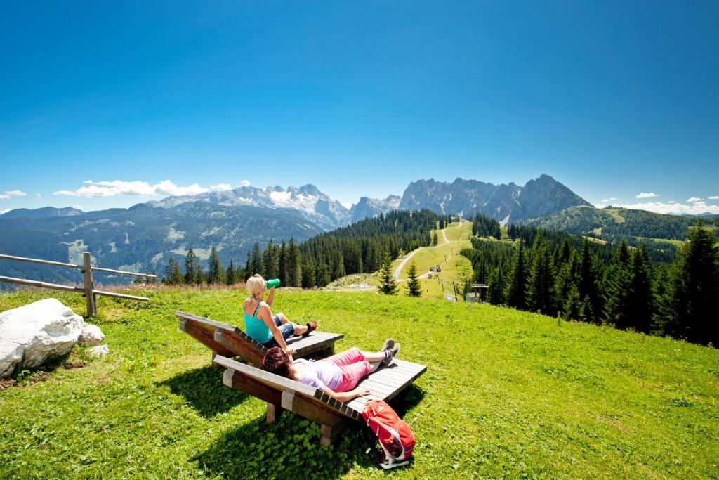 Dachstein West Hotel Gmbh-Kirchenwirt Russbach Russbach am Pass Gschuett Exterior photo